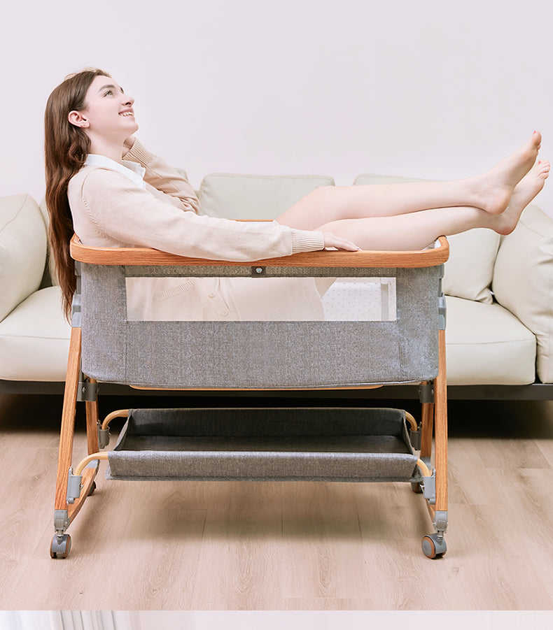 سرير أطفال محمول وقابل للطي – تصميم حديث وآمن لراحة الطفل