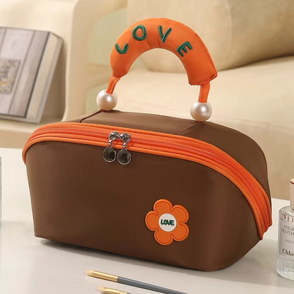 حقيبة مستحضرات التجميل