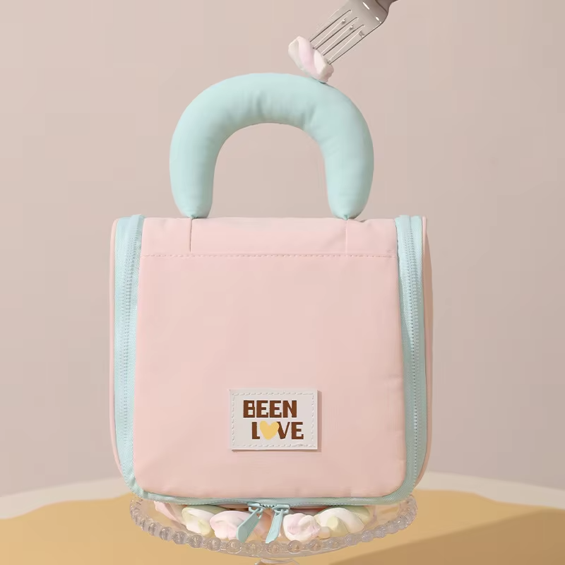 Folding Travel Cosmetic Bag - حقيبة مستحضرات التجميل القابلة للطي