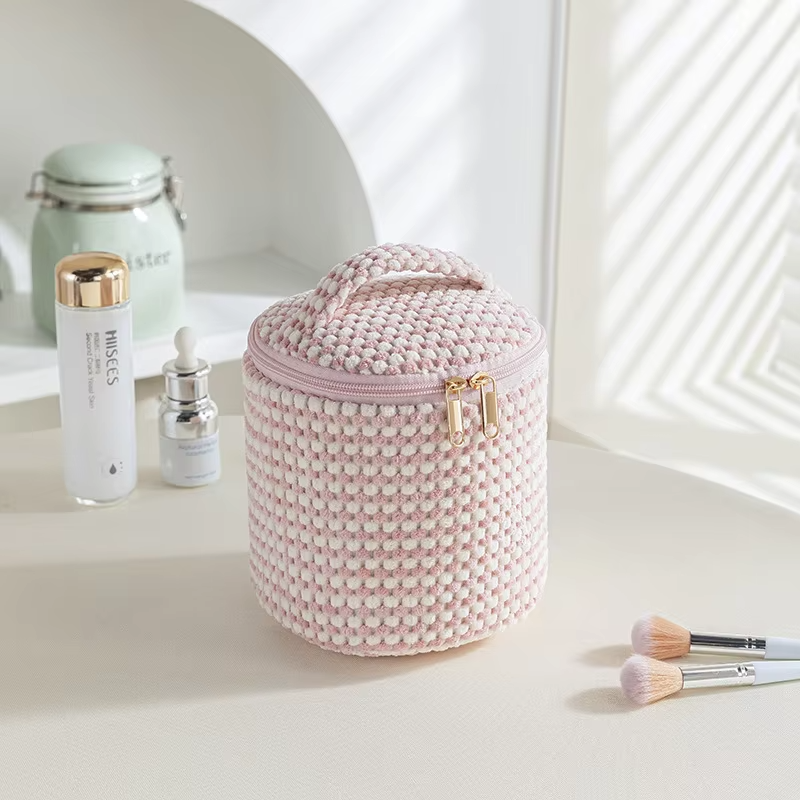 Large Capacity Four-Piece Velvet Cosmetic Bag Set - مجموعة حقيبة مستحضرات تجميل مخملية كبيرة السعة مكونة من أربع قطع