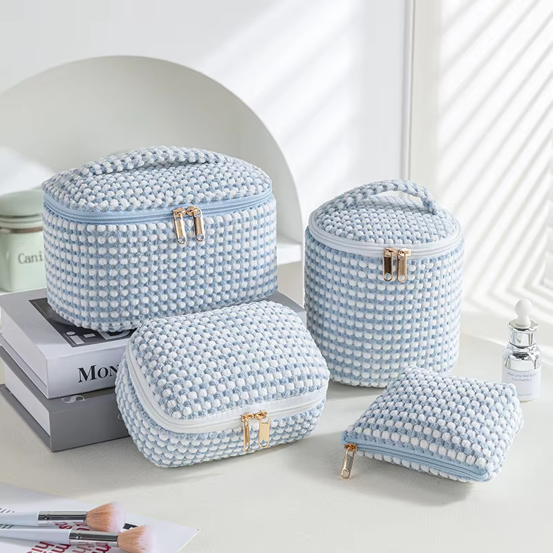 Large Capacity Four-Piece Velvet Cosmetic Bag Set - مجموعة حقيبة مستحضرات تجميل مخملية كبيرة السعة مكونة من أربع قطع