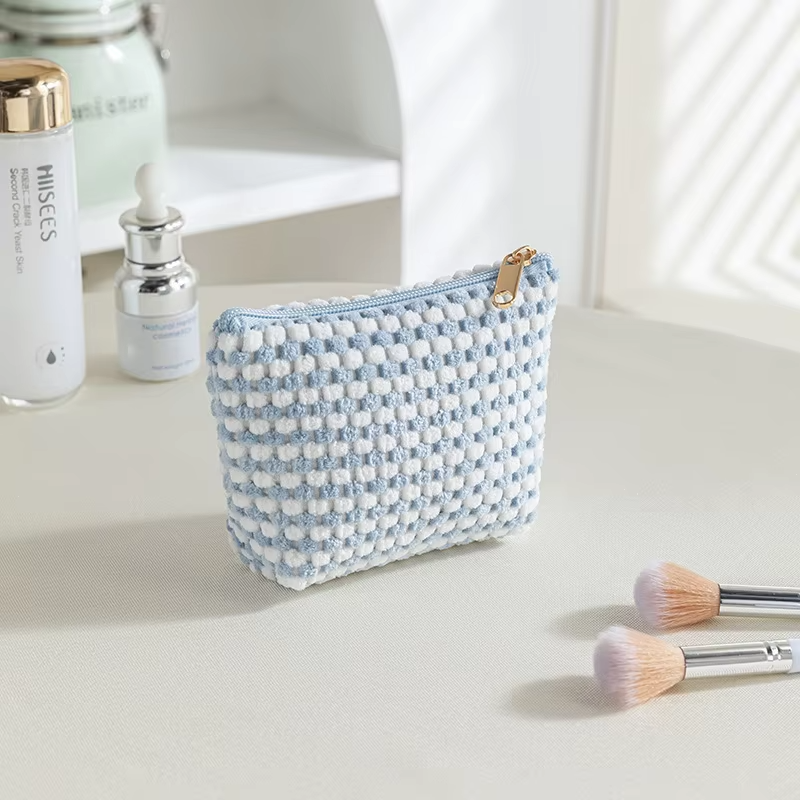 Large Capacity Four-Piece Velvet Cosmetic Bag Set - مجموعة حقيبة مستحضرات تجميل مخملية كبيرة السعة مكونة من أربع قطع