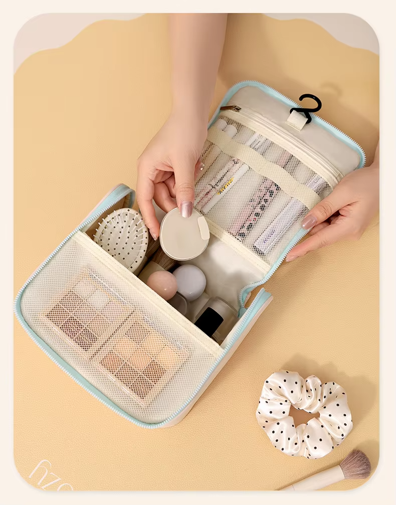 Folding Travel Cosmetic Bag - حقيبة مستحضرات التجميل القابلة للطي