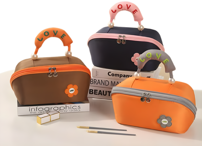 حقيبة مستحضرات التجميل